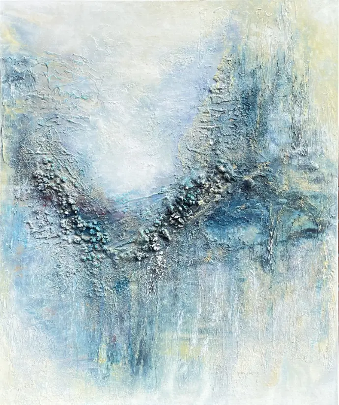 Abstract schilderij 'Corfu' in dynamische blauw-groene tinten met reliëf en lichtaccenten. Hoofdprijs Artpoint Kasteel Borluut 2025 "Corfu" (120x100cm) van Yelena Bondarenko. Abstract schilderij geïnspireerd door Griekse landschappen en de zee. Vraag informatie aan.